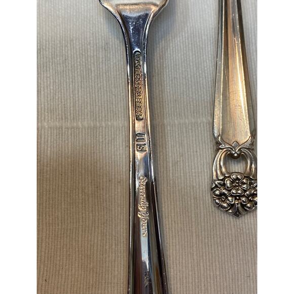 1847 Rogers Bros Silver Plate ETERNALLY YOURS Silverware Set 82 Pieces w Case - Picture 7 of 14